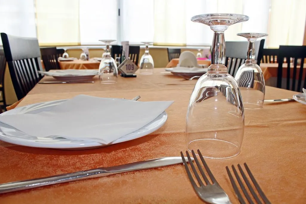 Hotel Colombo Rimini 3*,  Italy