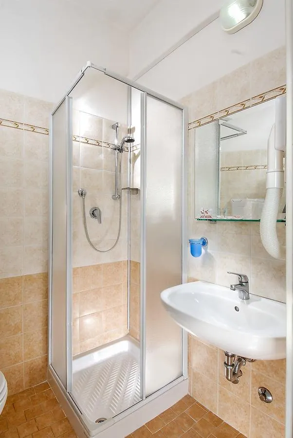 Hotel Colombo Rimini 3*,